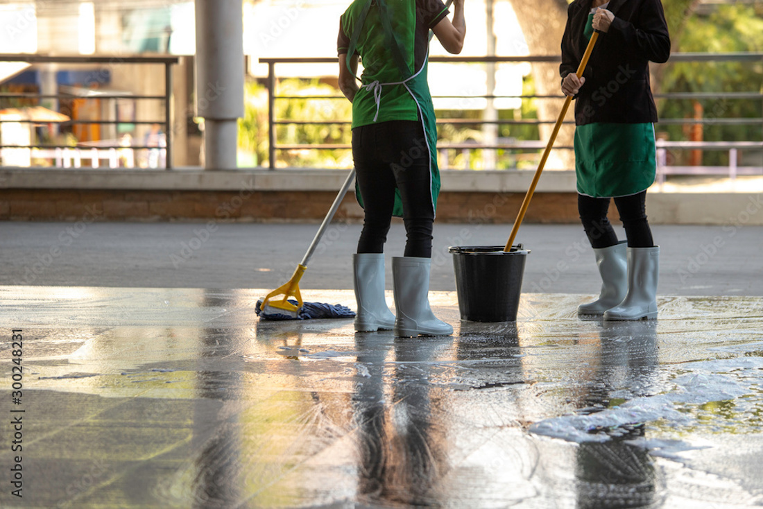 How much does a commercial cleaning business make a year?