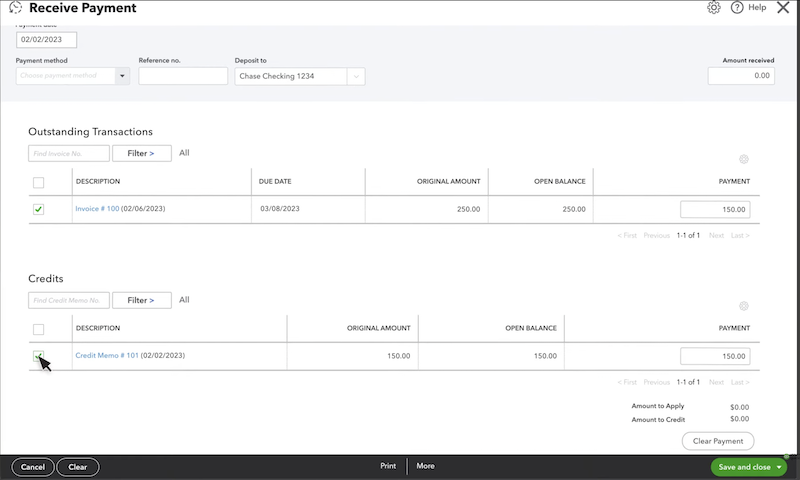 Screenshot highlighting how to apply a credit memo to an invoice in QuickBooks Online.